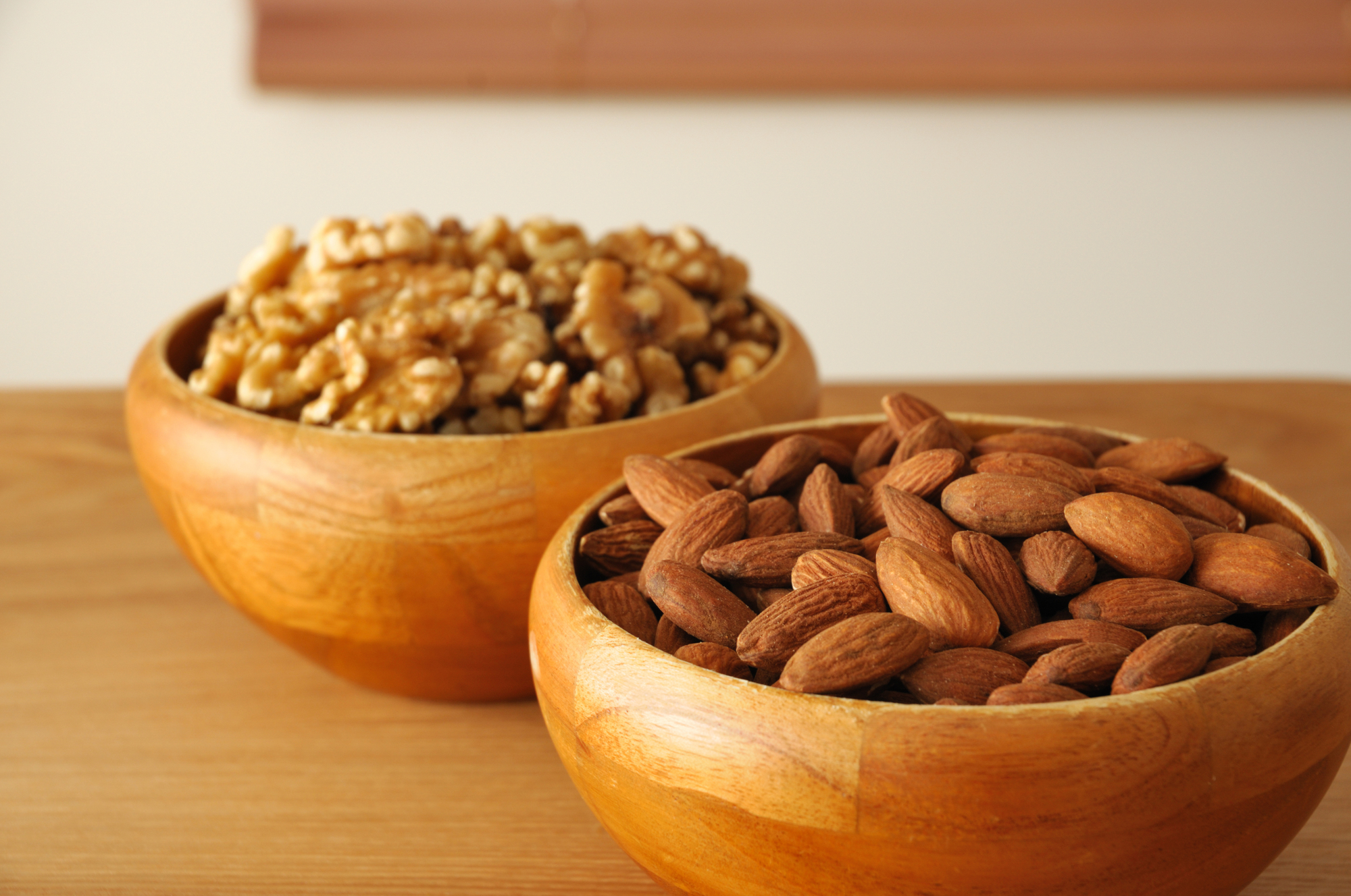 アーモンドとクルミがテストステロン分泌や精子機能に与える効果